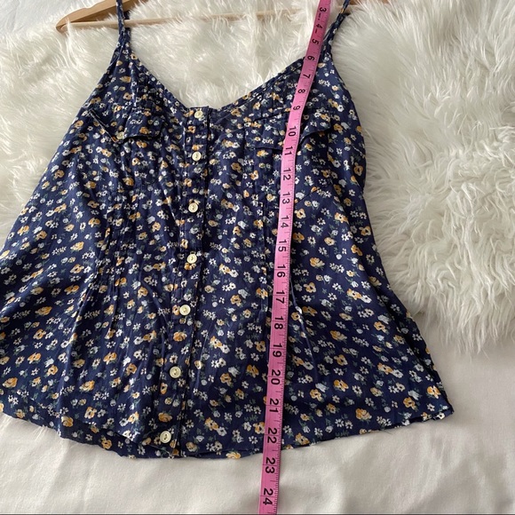 Floral • Button Down Crop Top • FIRM PRICE - Picture 3 of 7